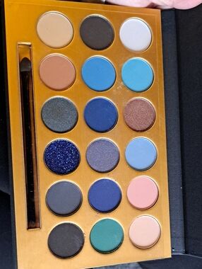 Be Denno brand 18 Color shadow Palette — Blue, Teal, Navy, Peach & Brown Tones